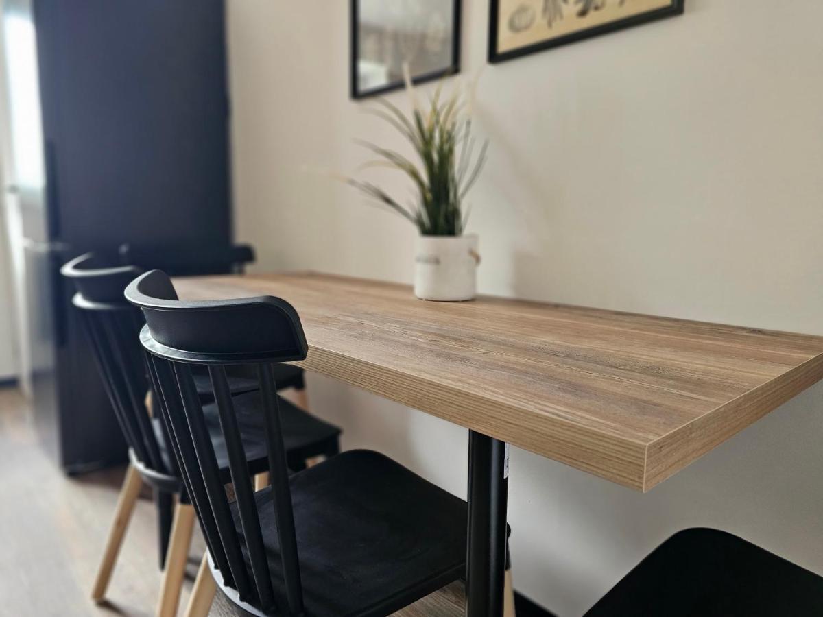 Apartman Opava S Parkovanim Buitenkant foto