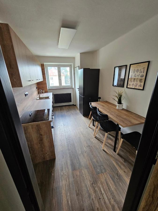 Apartman Opava S Parkovanim Buitenkant foto