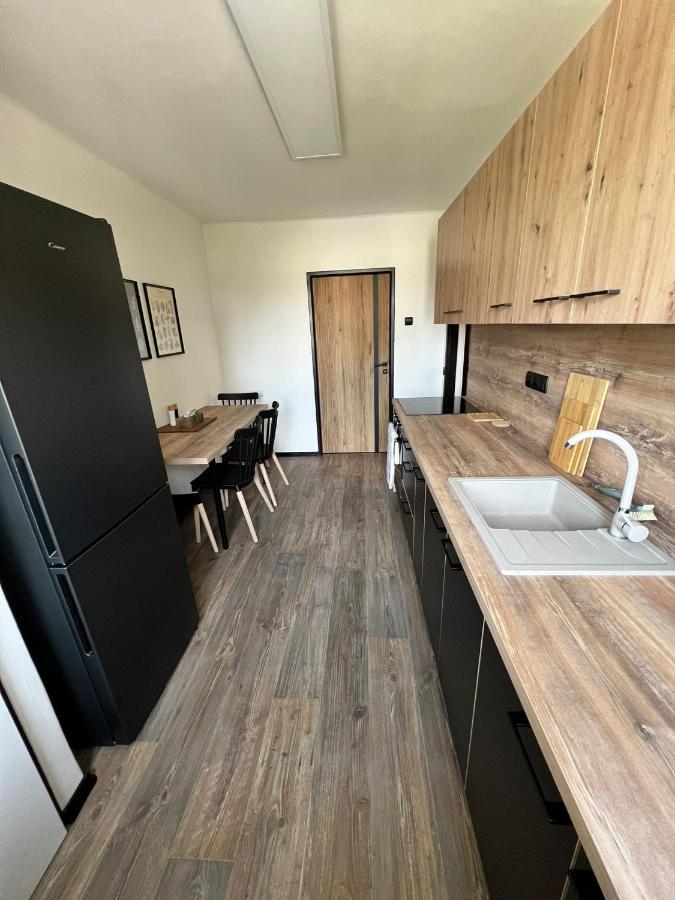 Apartman Opava S Parkovanim Buitenkant foto