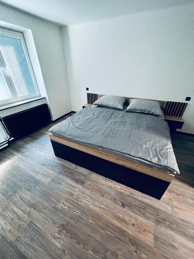 Apartman Opava S Parkovanim Buitenkant foto