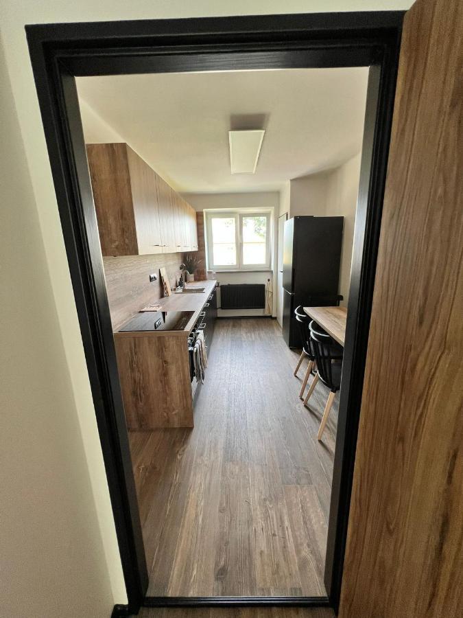 Apartman Opava S Parkovanim Buitenkant foto