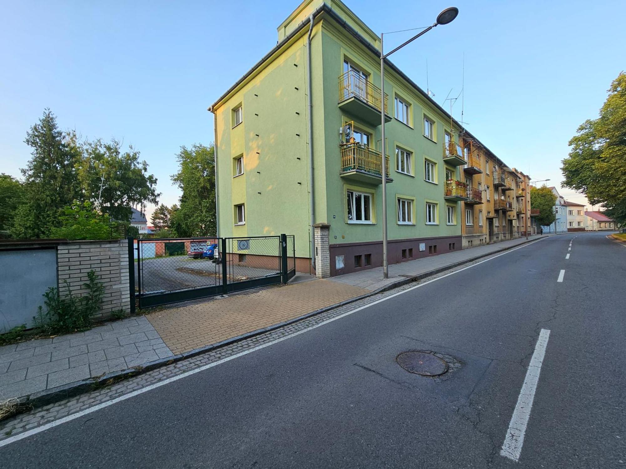 Apartman Opava S Parkovanim Buitenkant foto
