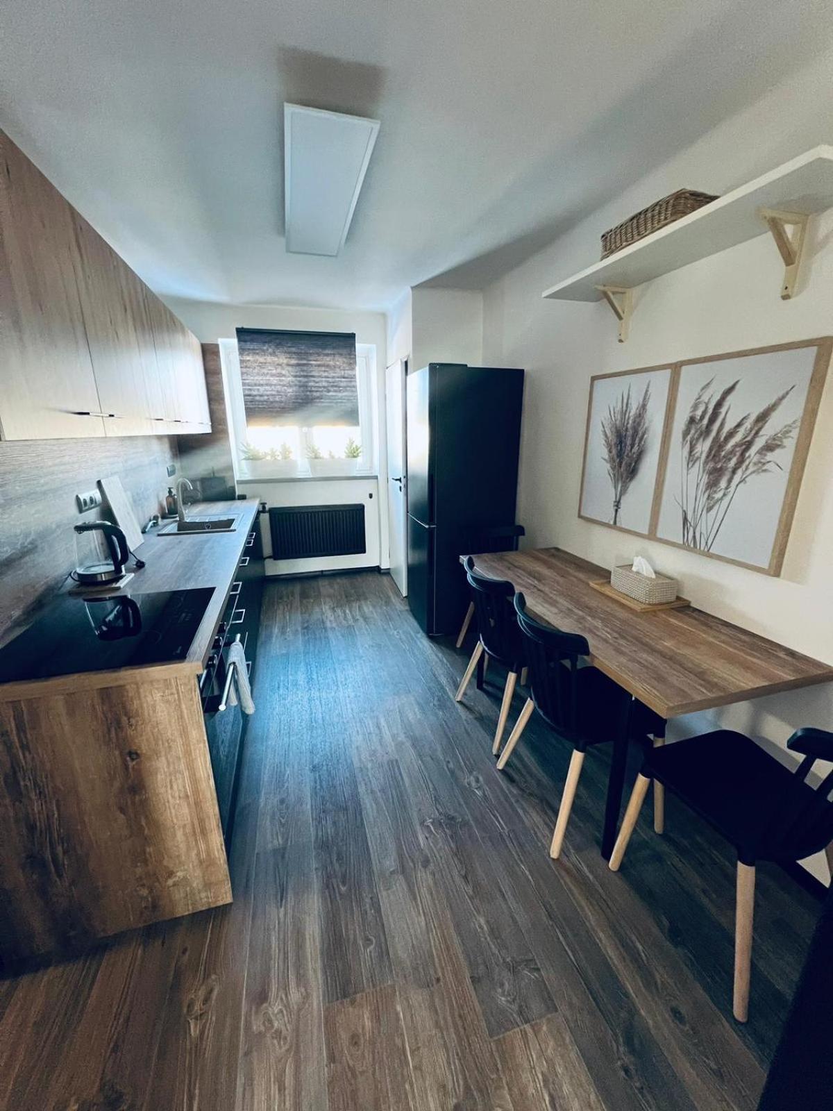 Apartman Opava S Parkovanim Buitenkant foto